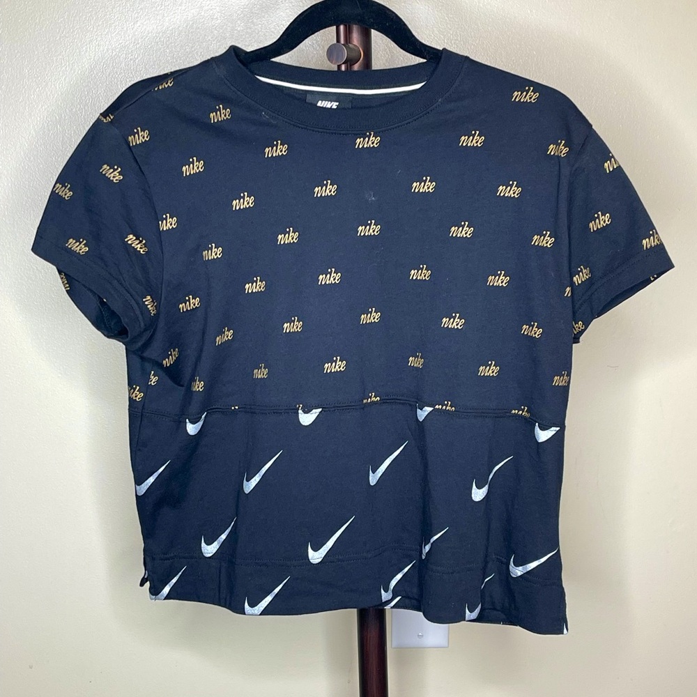 Nike crop top, size medium, color black